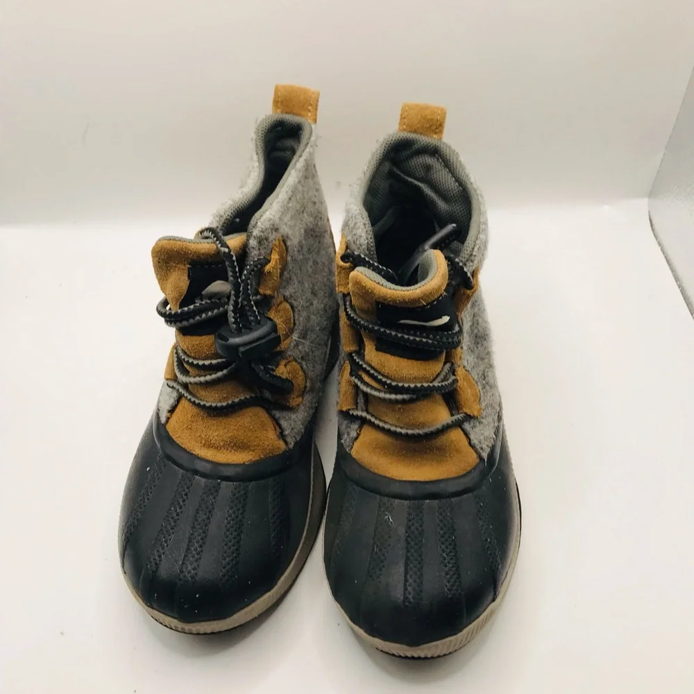 Kids Grey and Tan Waterproof Winter Boots - Brand Unspecified‎
